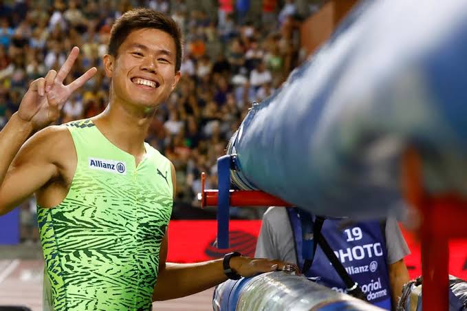 John Obiena wins Brussels title ahead of Mondo Duplantis